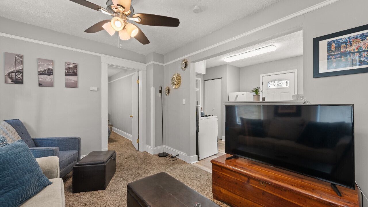 Photo of Bedroom in Detroit - Shoreway