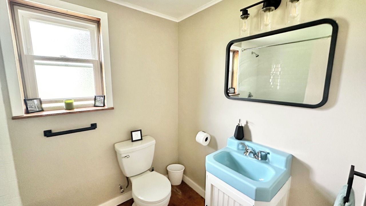 Photo of Bathroom in Swan Lake