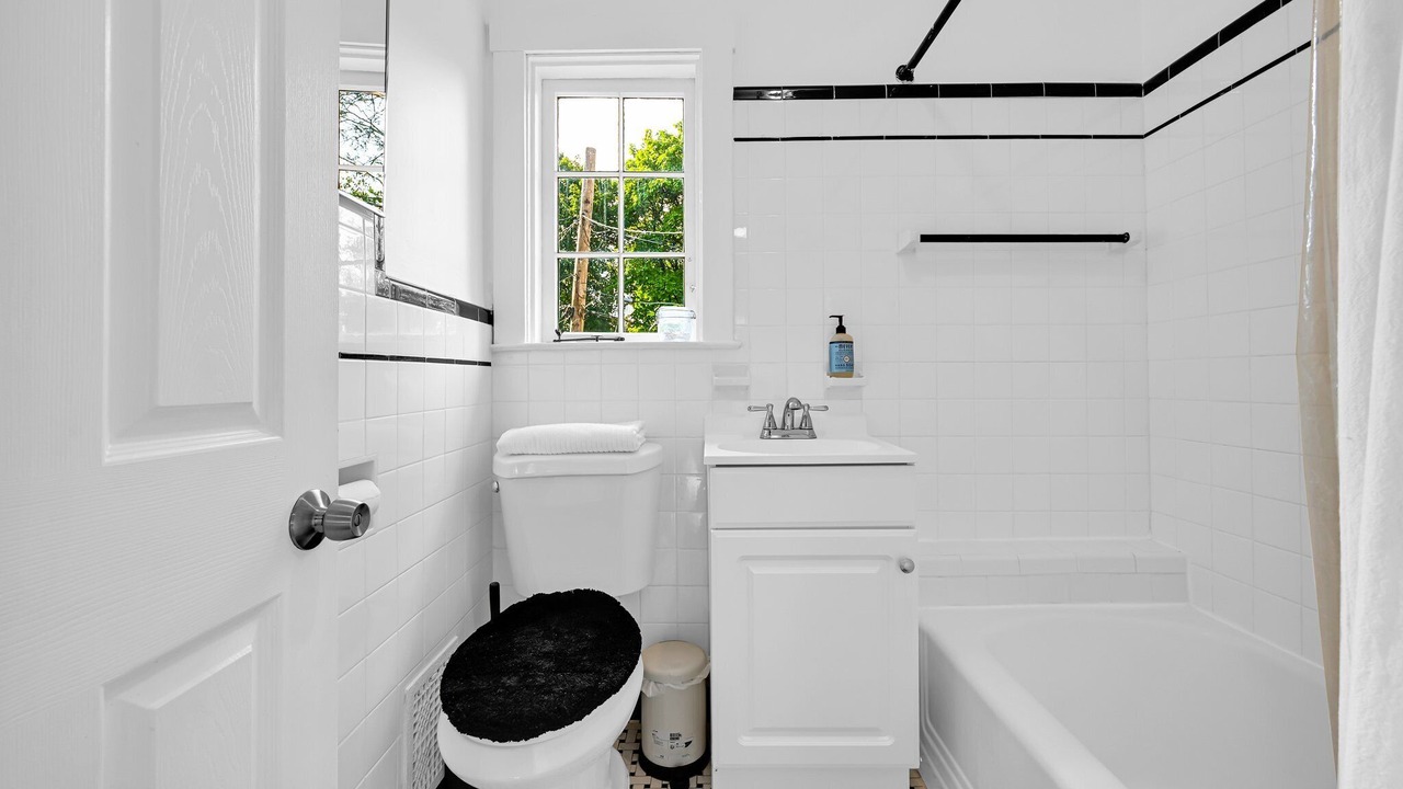 Photo of Bathroom in Newburgh