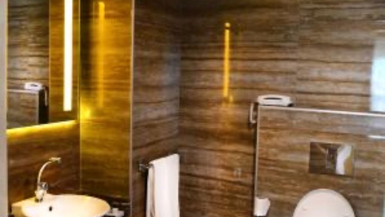 Photo of Bathroom in Barclay-Kingston