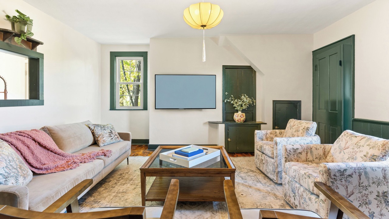 Photo of Livingroom in Bakerstown