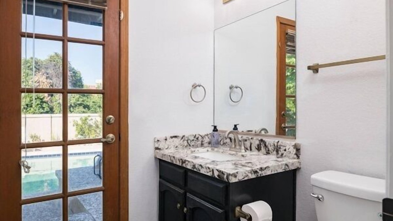 Photo of Bathroom in Estate Grove Valencia Est