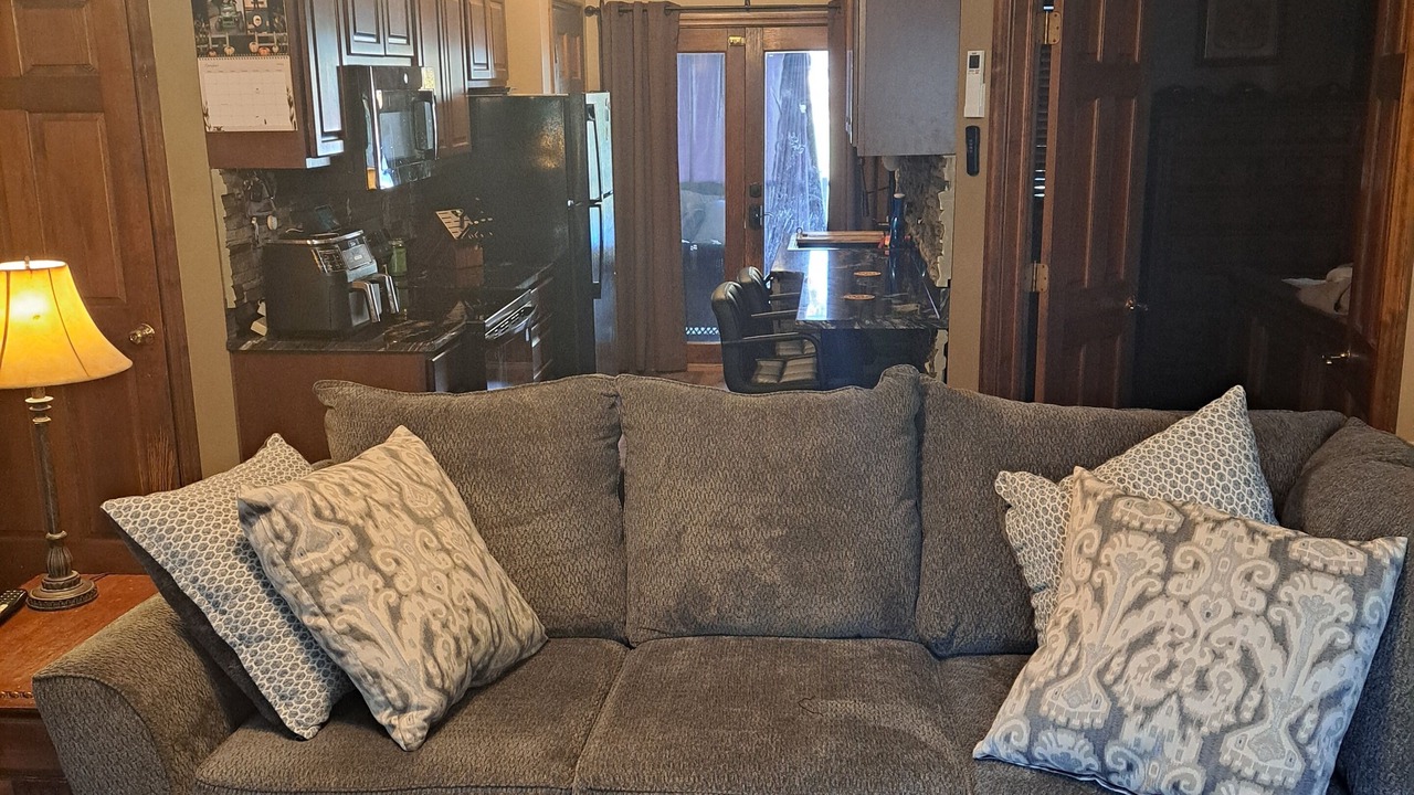 Photo of Livingroom in Monaca