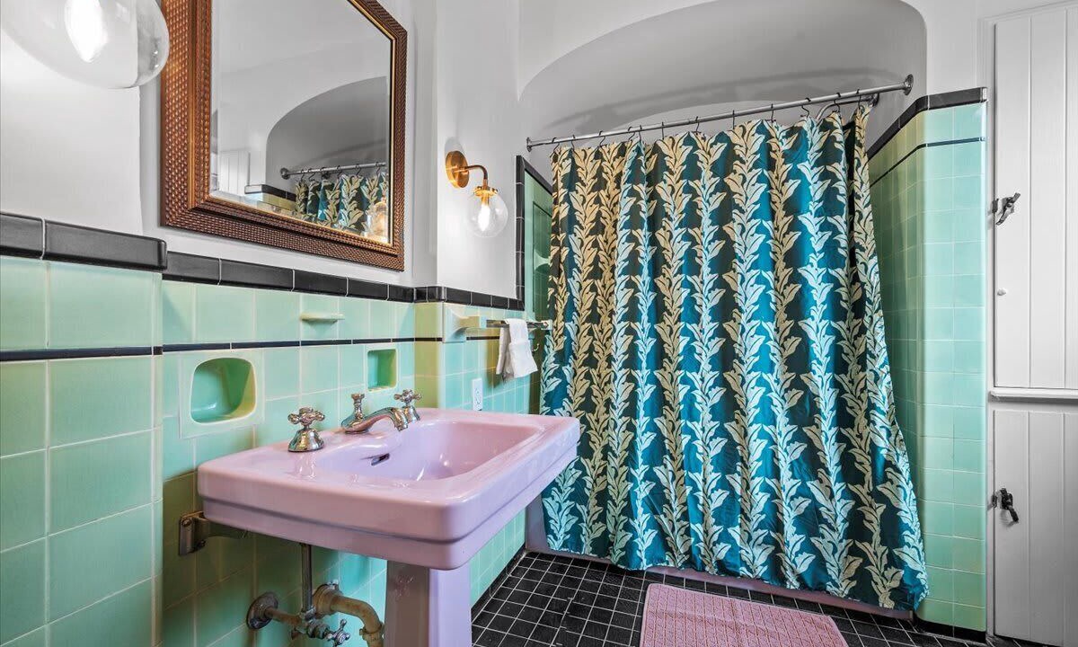 Photo of Bathroom in Shadyside
