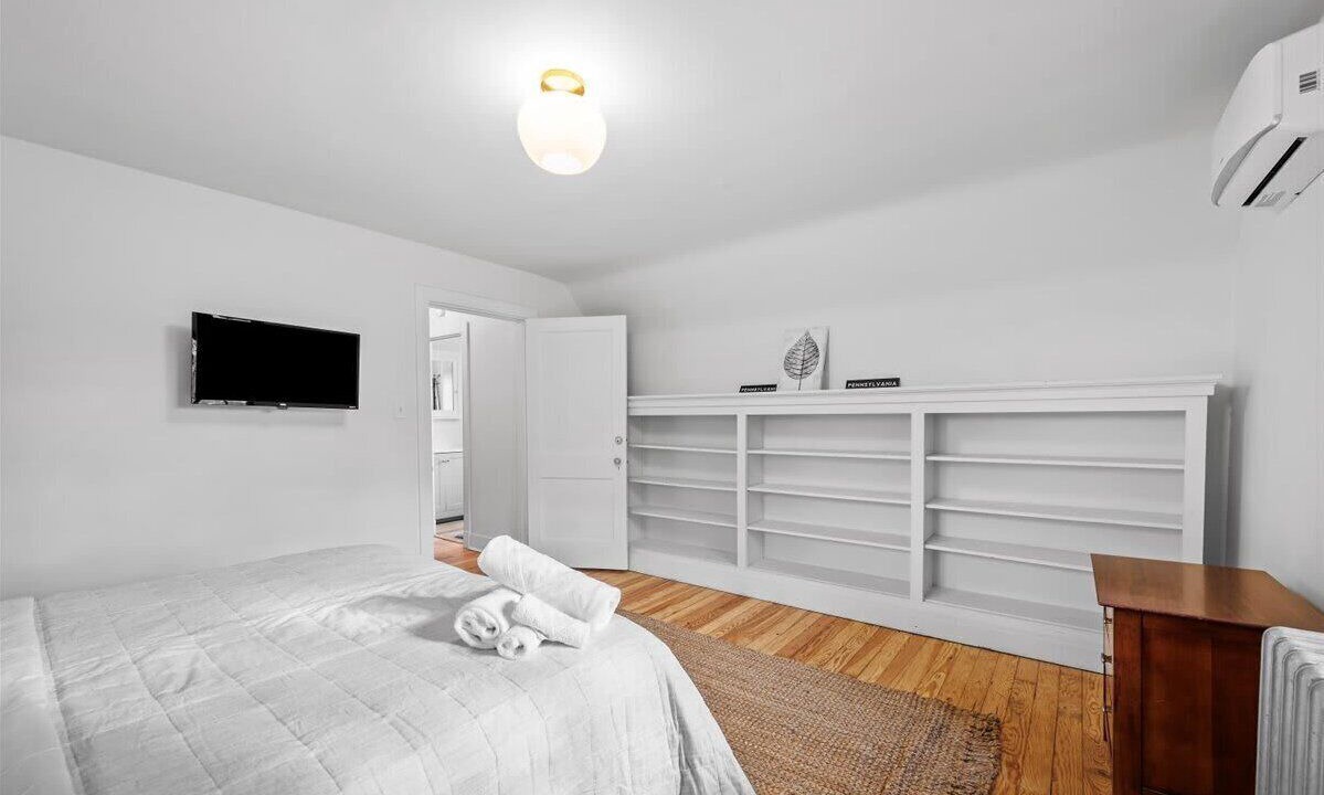 Photo of Bedroom in Shadyside