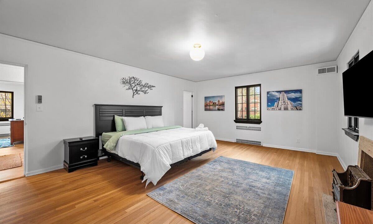 Photo of Bedroom in Shadyside