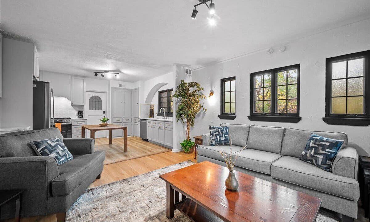 Photo of Livingroom in Shadyside