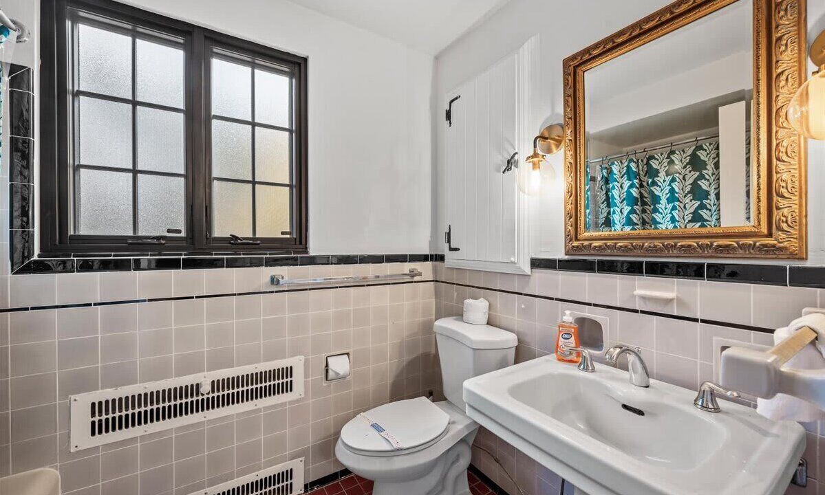 Photo of Bathroom in Shadyside