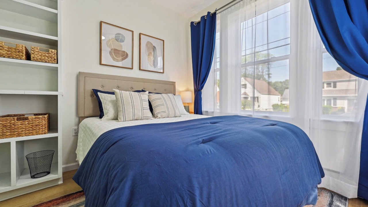 Photo of Bedroom in Teaneck