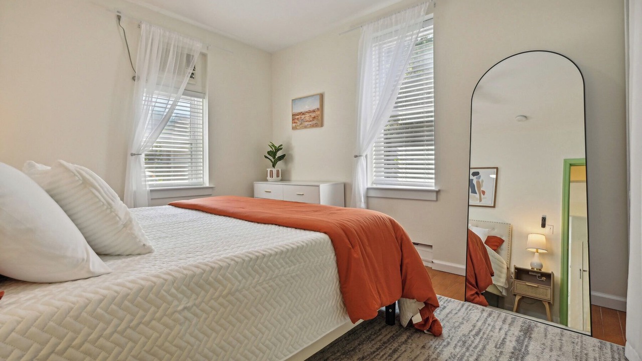 Photo of Bedroom in Teaneck