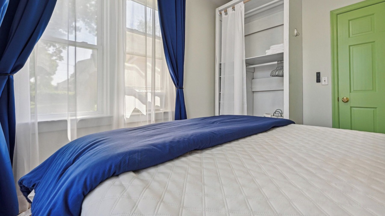 Photo of Bedroom in Teaneck