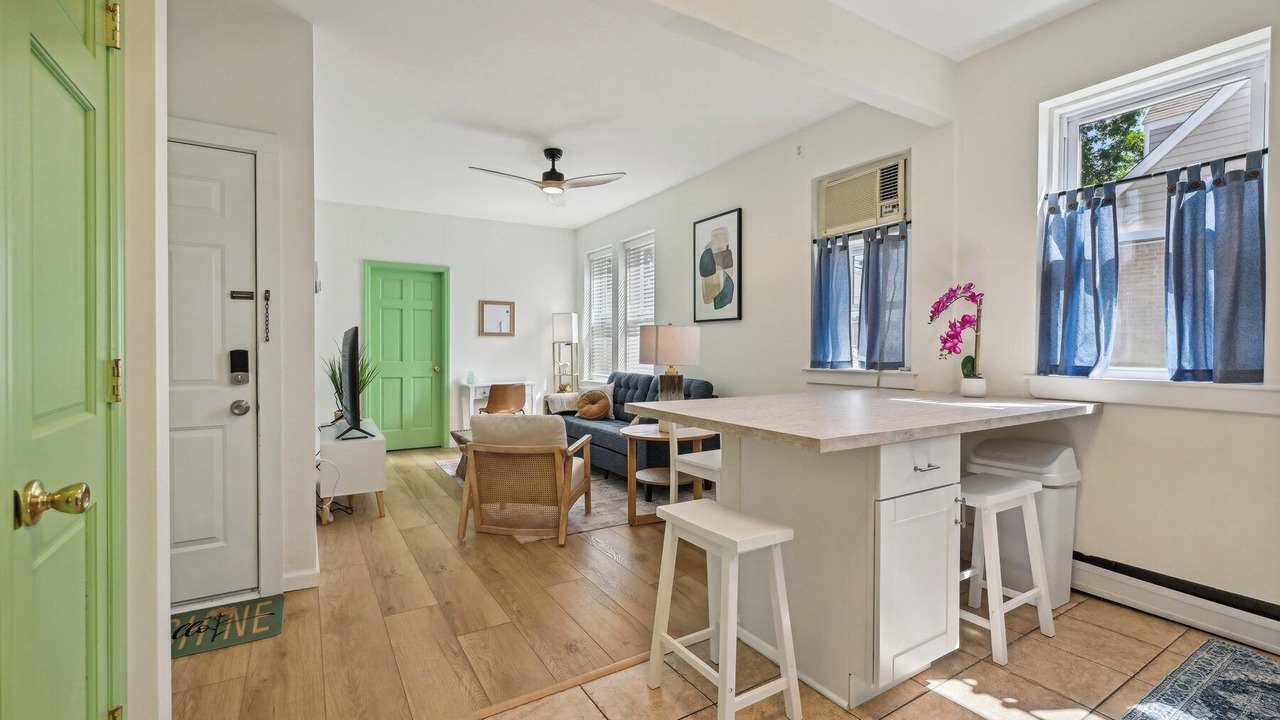 Photo of Livingroom in Teaneck