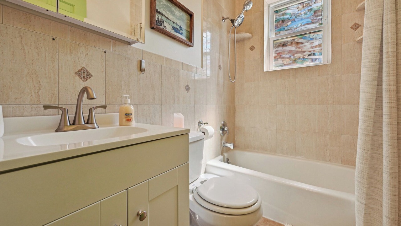Photo of Bathroom in Teaneck