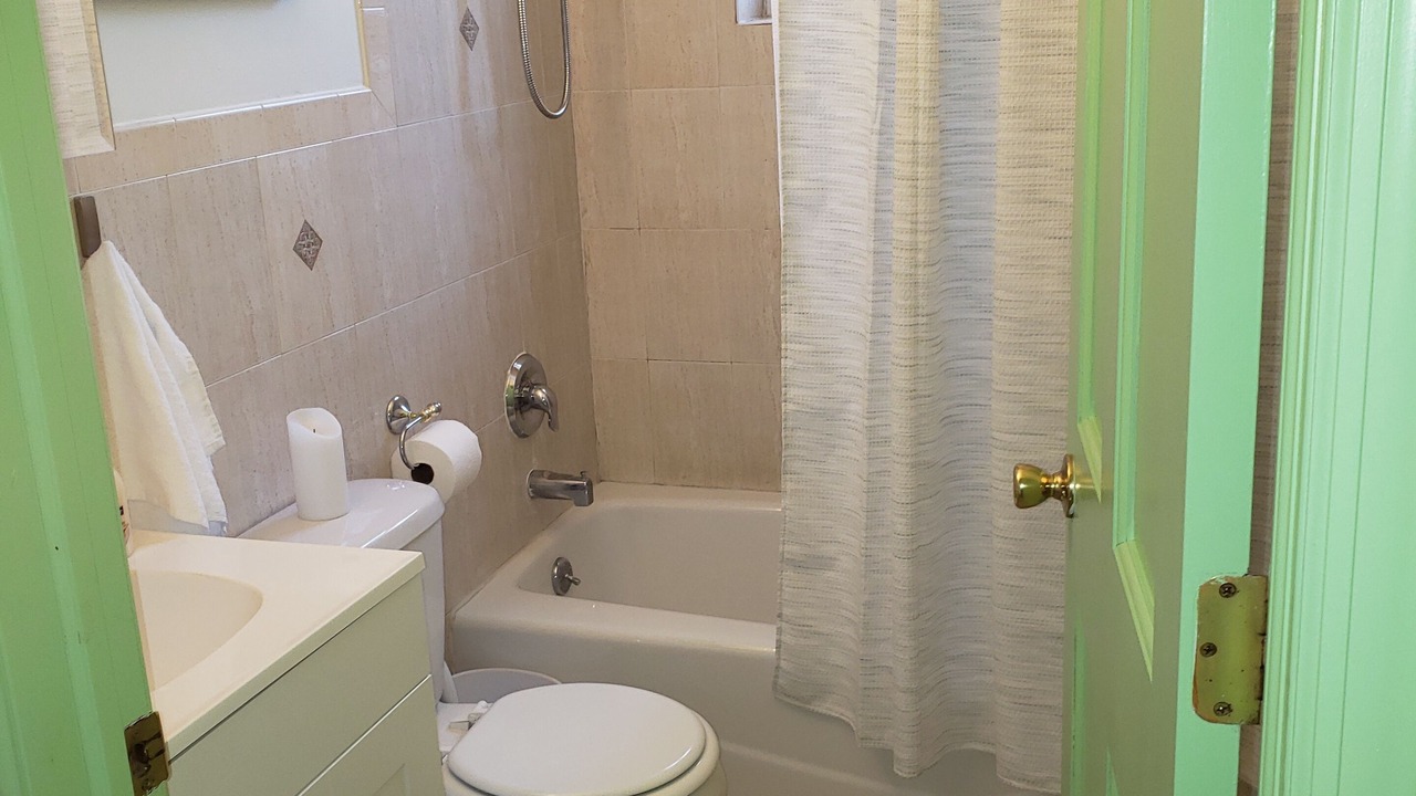Photo of Bathroom in Teaneck