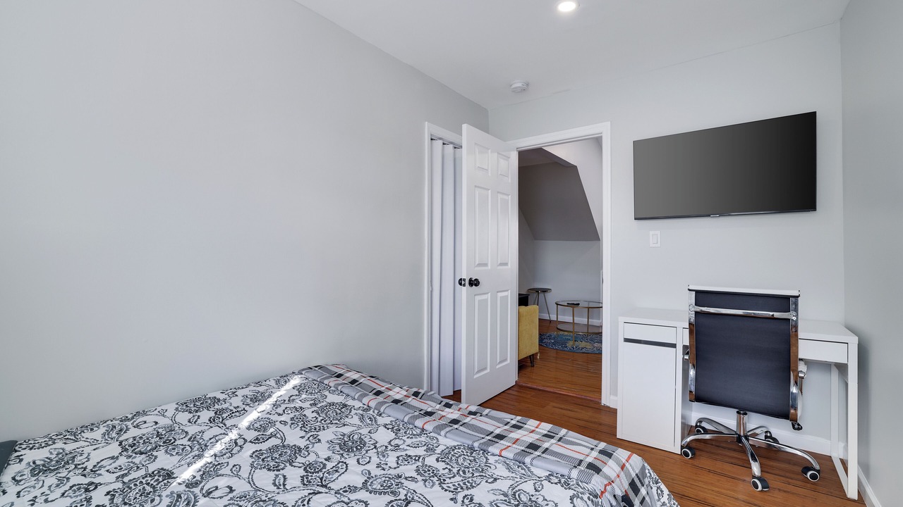 Photo of Bedroom in Weequahic