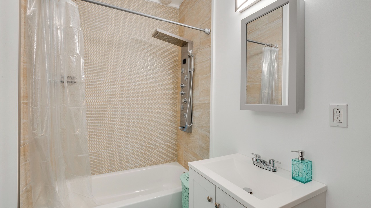 Photo of Bathroom in Weequahic