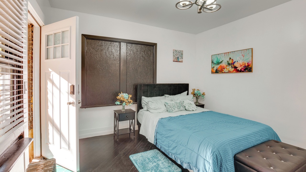 Photo of Bedroom in Weequahic