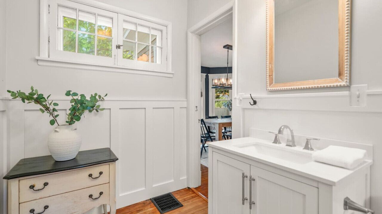 Photo of Bathroom in Oakley