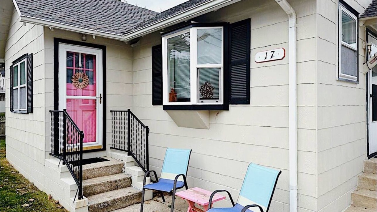 Photo of Outdoor in Town Bank