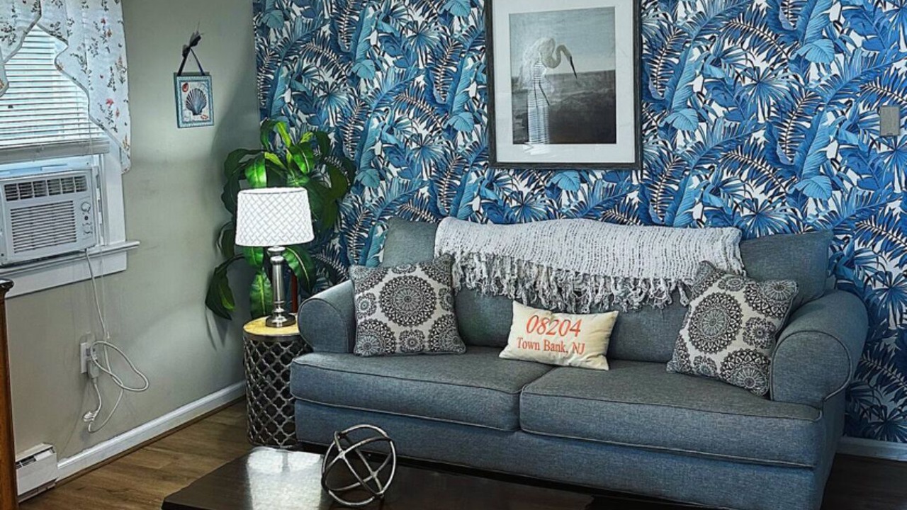 Photo of Livingroom in Town Bank