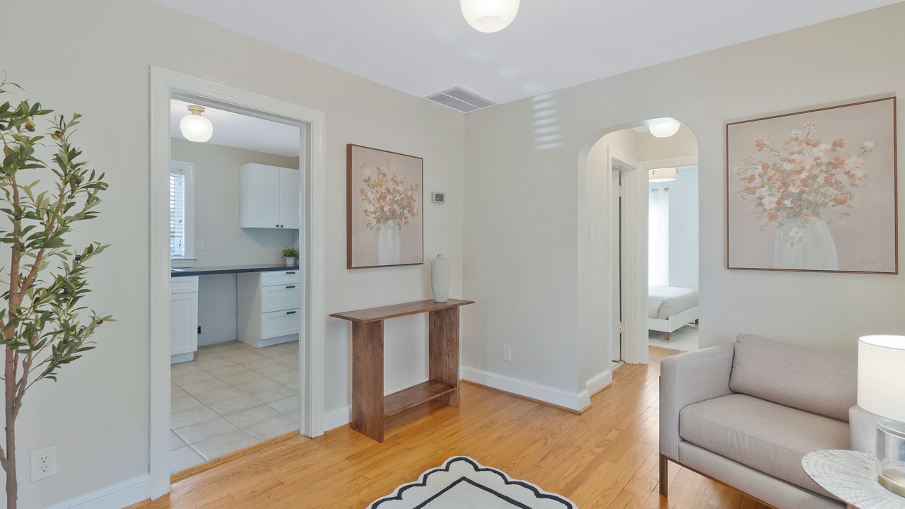 Photo of Livingroom in Potomac West