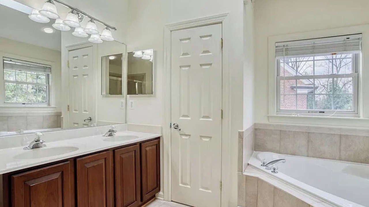 Photo of Bathroom in Addison Heights