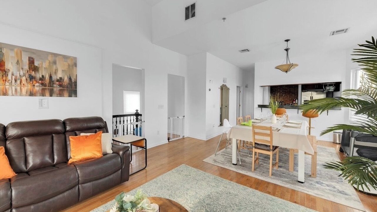 Photo of Livingroom in Communipaw