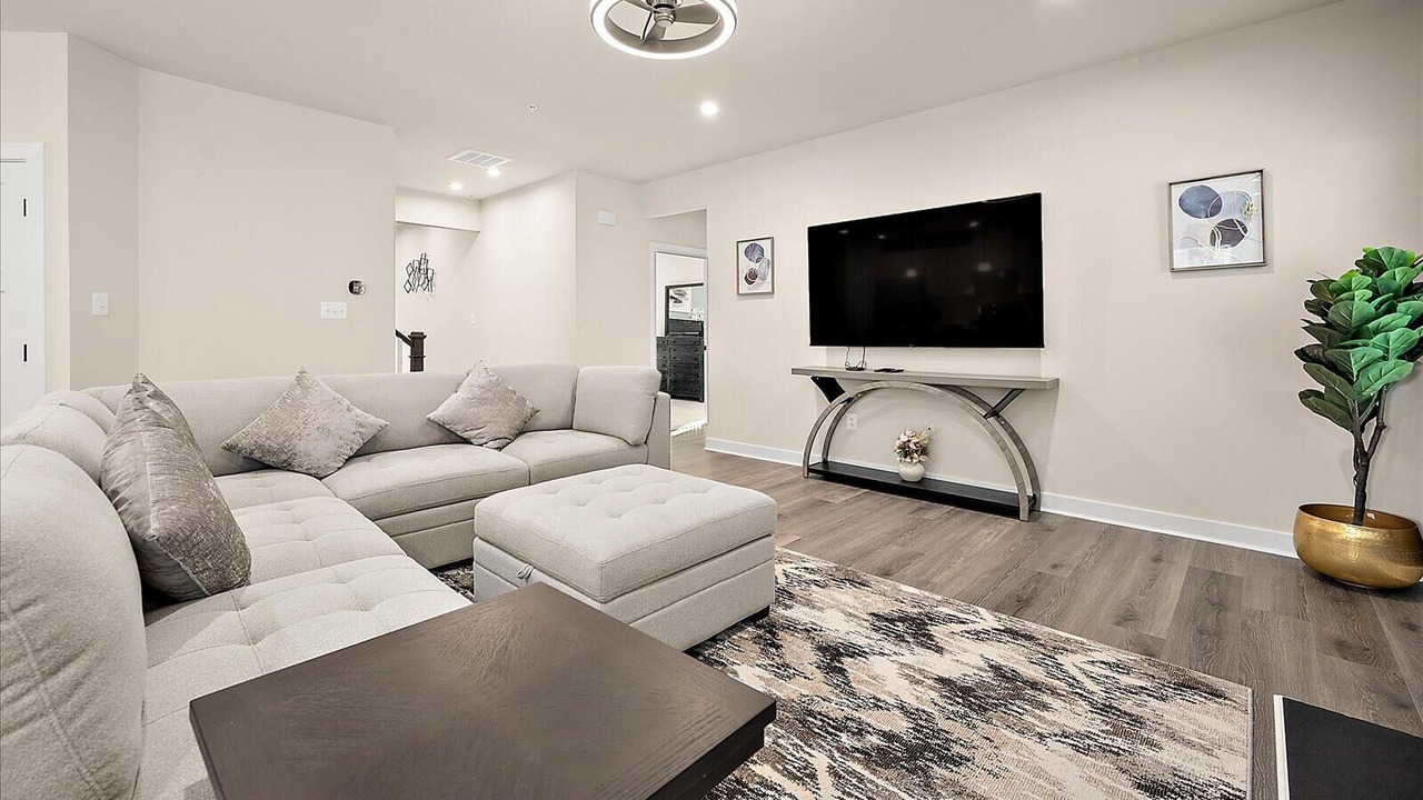 Photo of Livingroom in Bayside