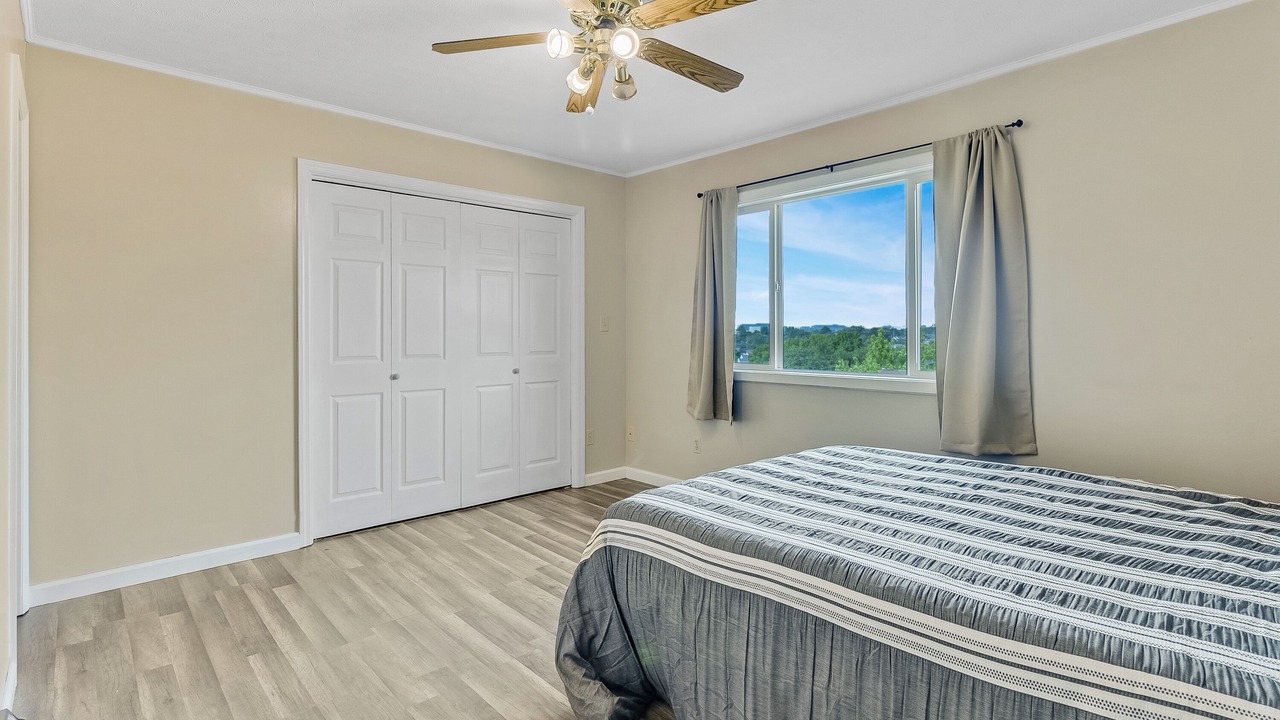 Photo of Bedroom in Star City