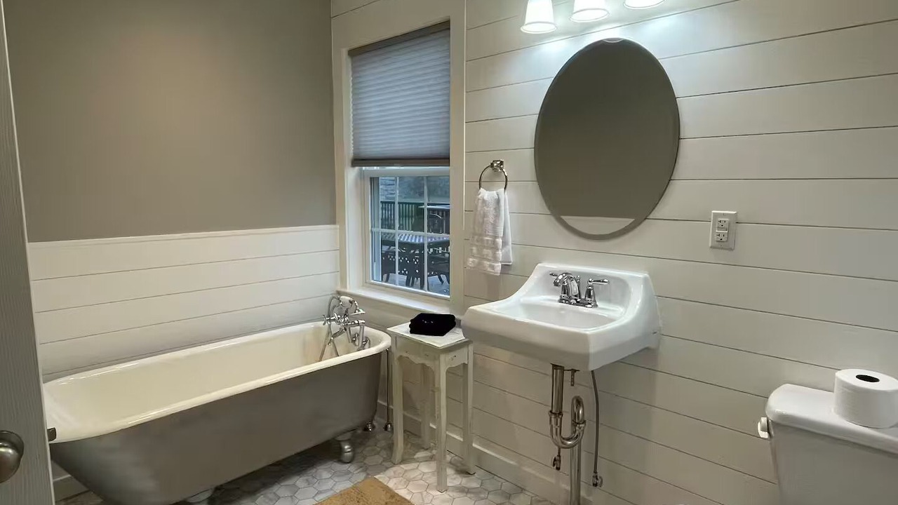 Photo of Bathroom in Leola