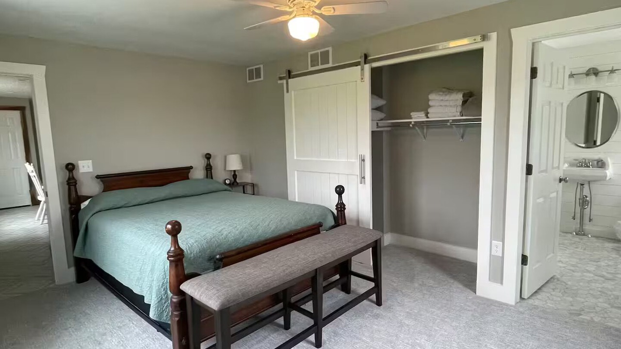 Photo of Bedroom in Leola