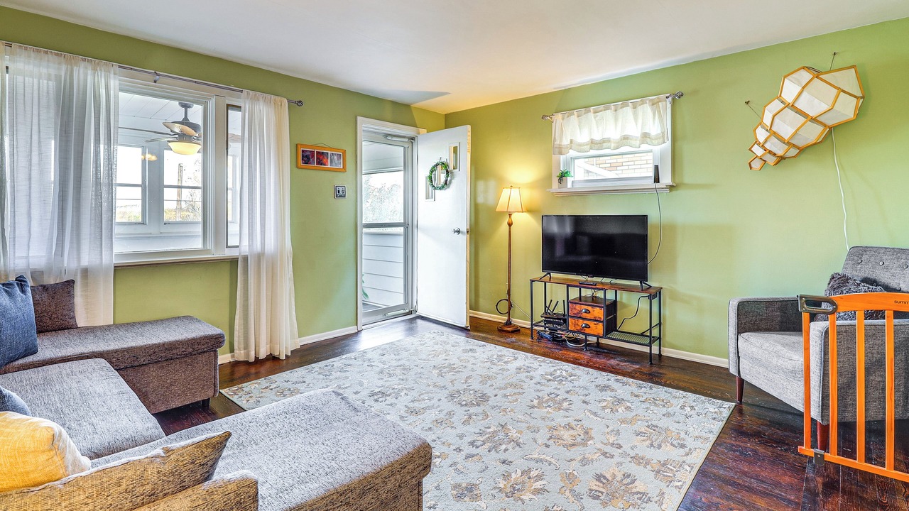 Photo of Livingroom in West Mifflin
