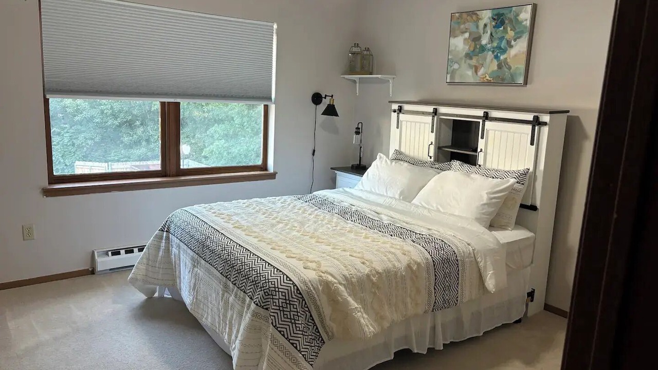 Photo of Bedroom in State College