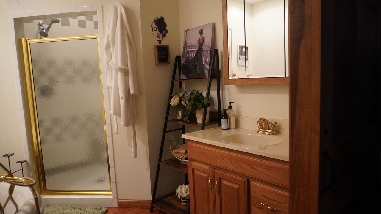 Photo of Bathroom in Maxwell