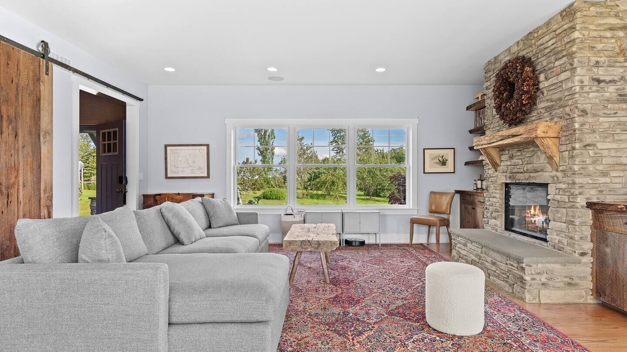Photo of Livingroom in Parksville