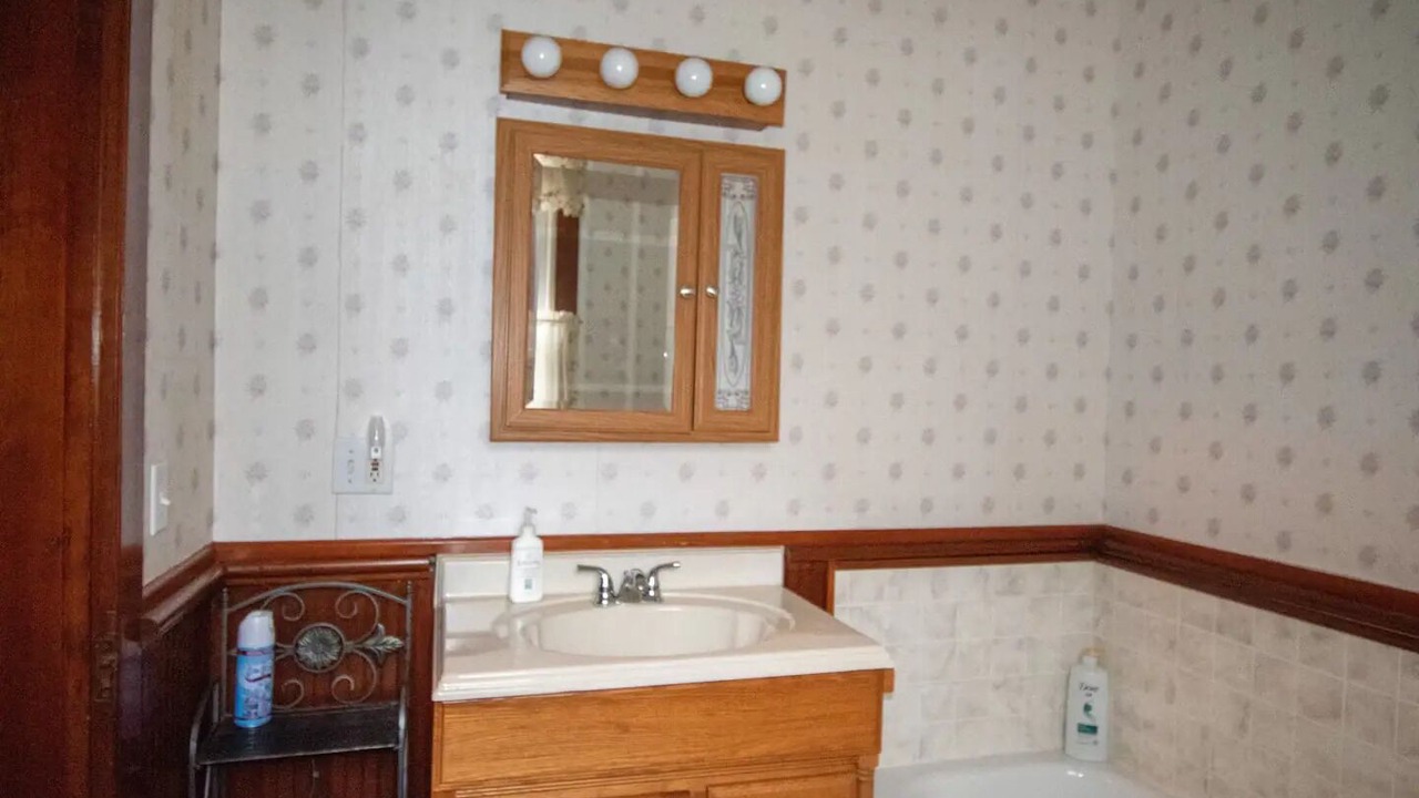 Photo of Bathroom in Highmount
