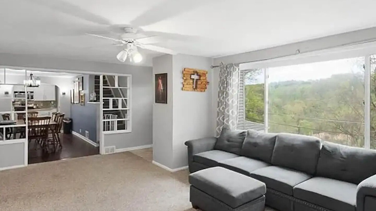 Photo of Livingroom in West Mifflin