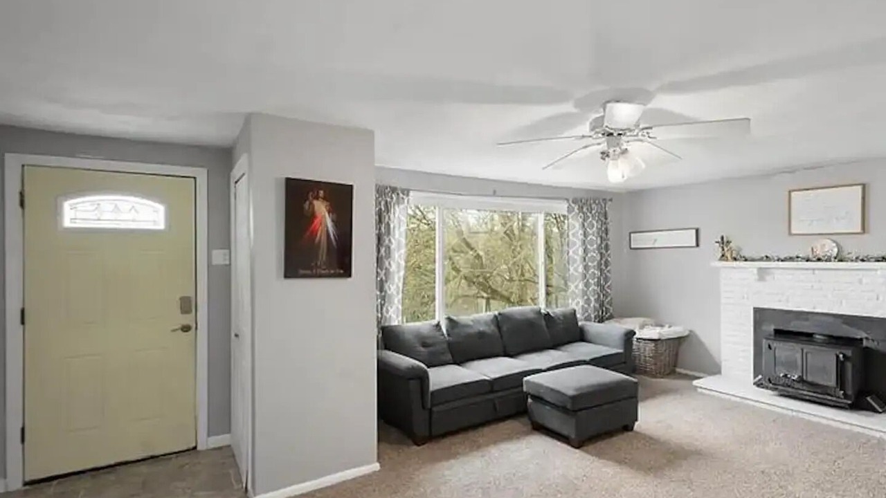 Photo of Livingroom in West Mifflin