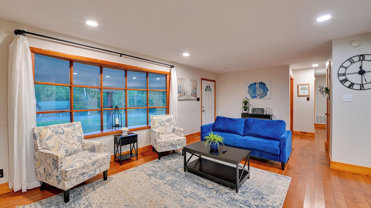 Photo of Livingroom in Rogers