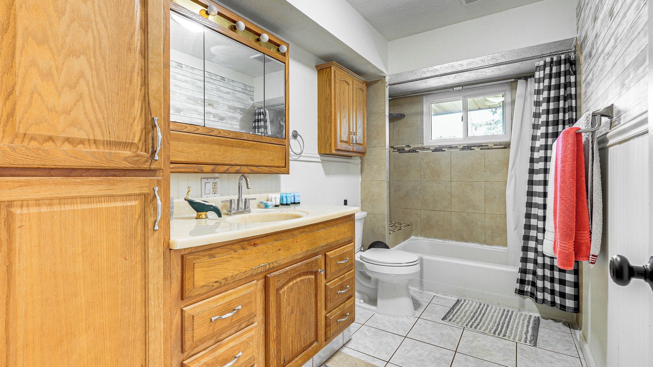 Photo of Bathroom in Summit Station