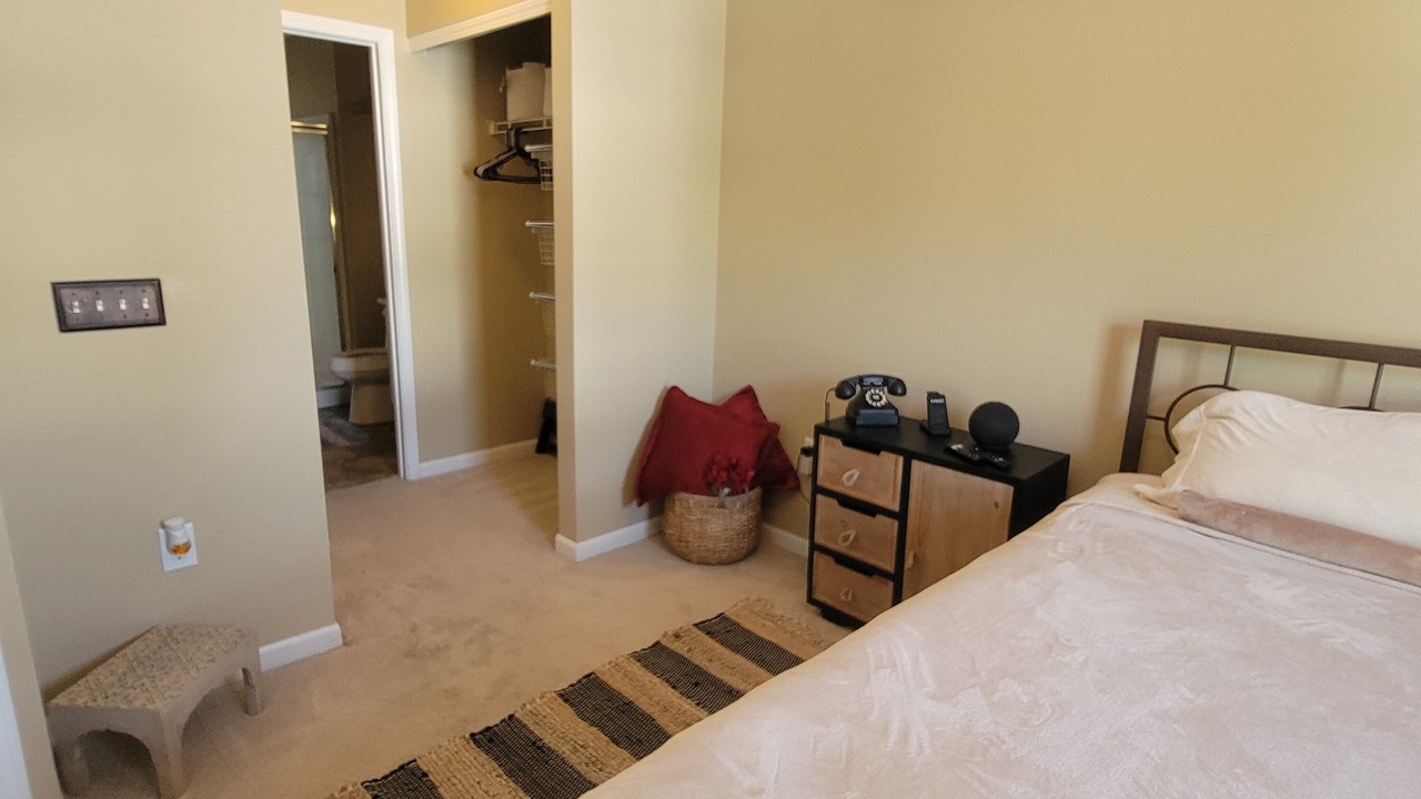 Photo of Bedroom in Summit Station