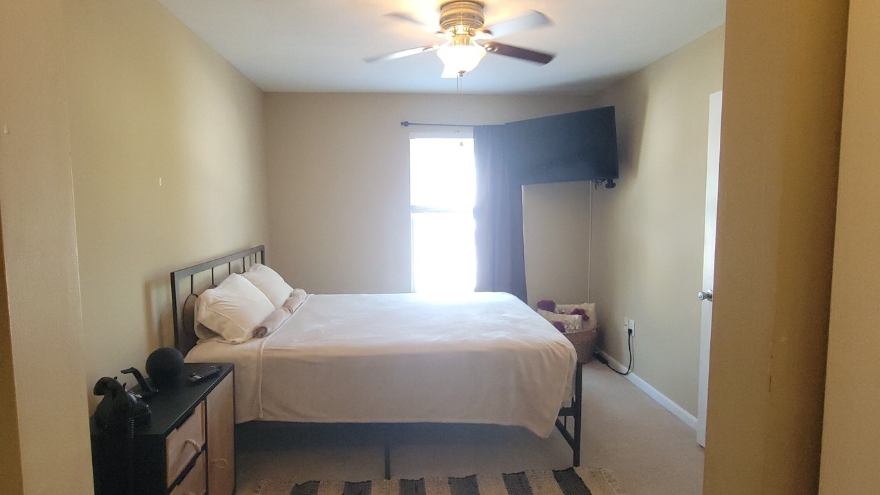 Photo of Bedroom in Summit Station