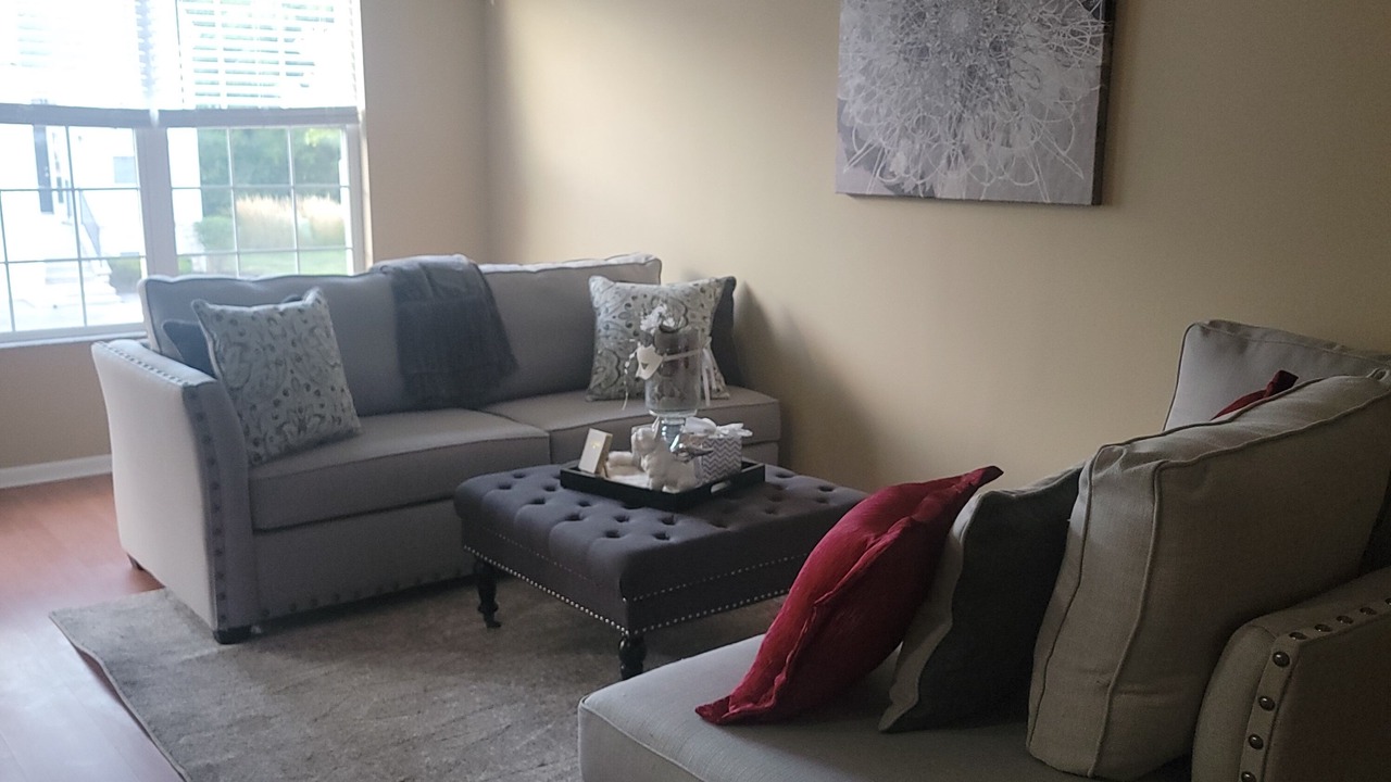 Photo of Livingroom in Summit Station