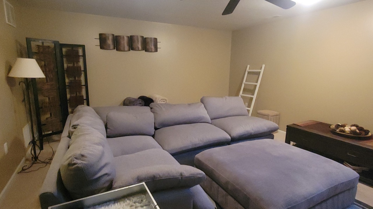 Photo of Livingroom in Summit Station