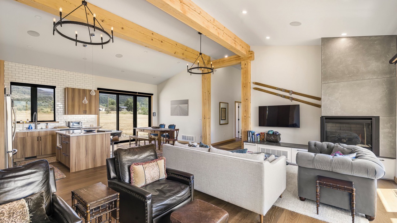 Photo of Livingroom in Victor