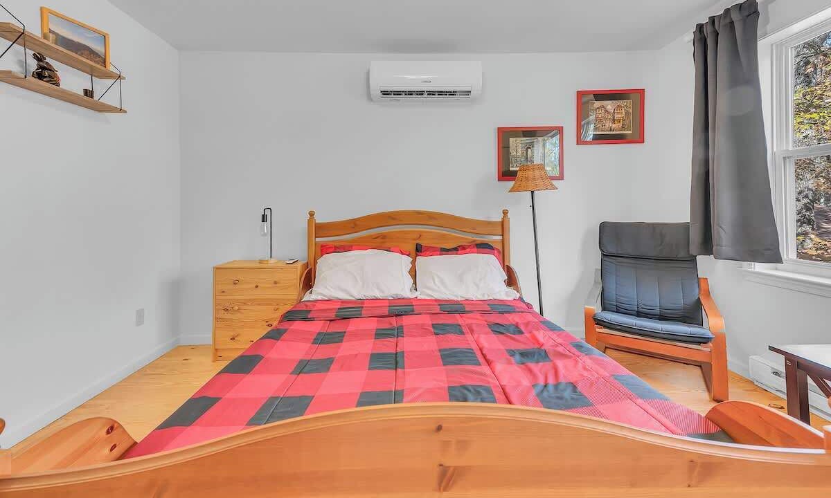 Photo of Bedroom in Rowland