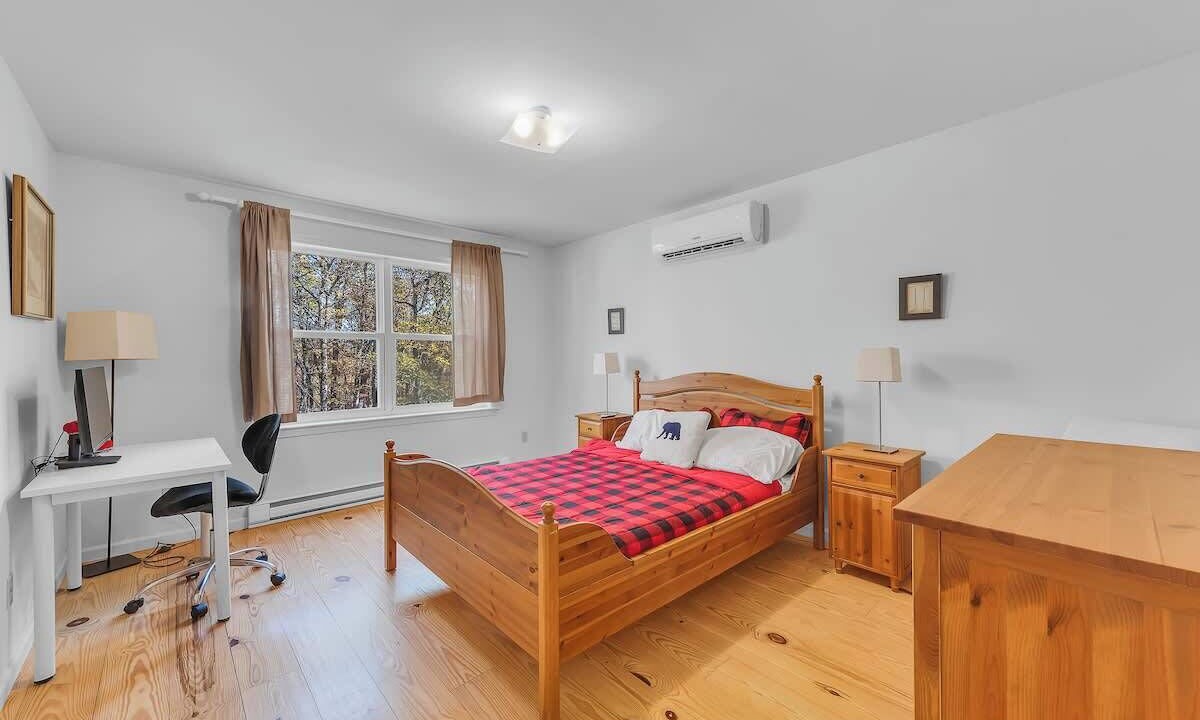Photo of Bedroom in Rowland