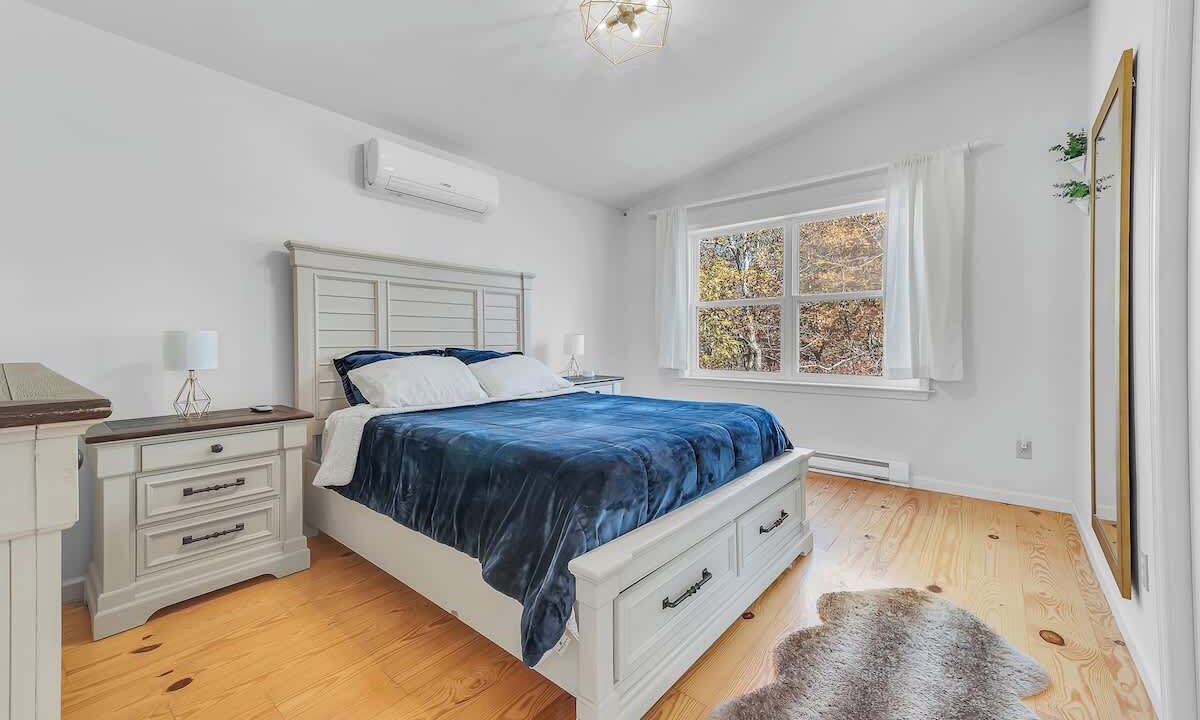 Photo of Bedroom in Rowland