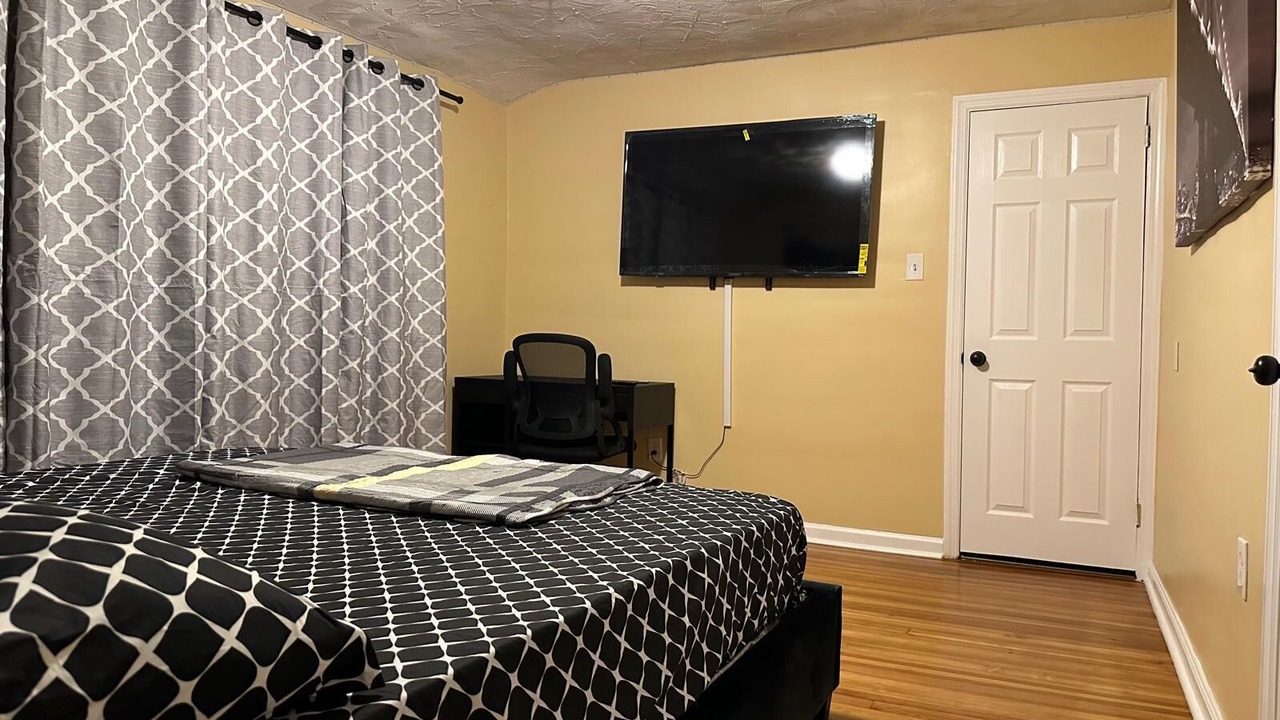 Photo of Bedroom in Weequahic