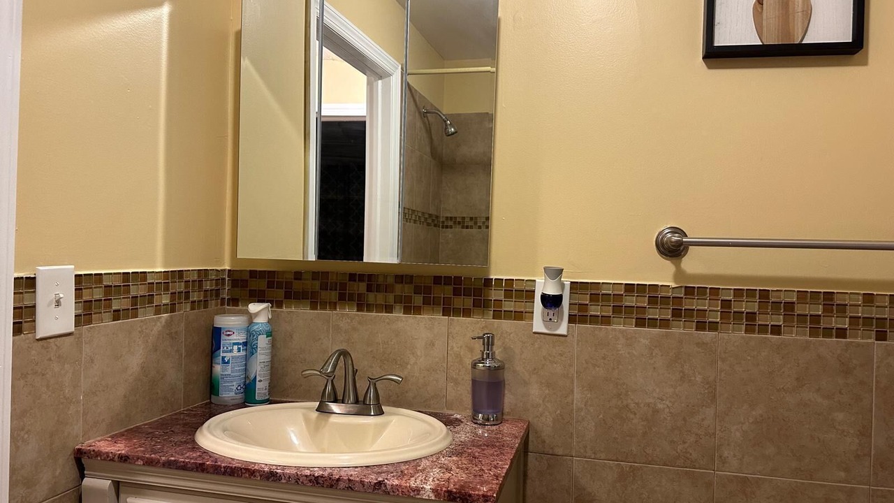 Photo of Bathroom in Weequahic
